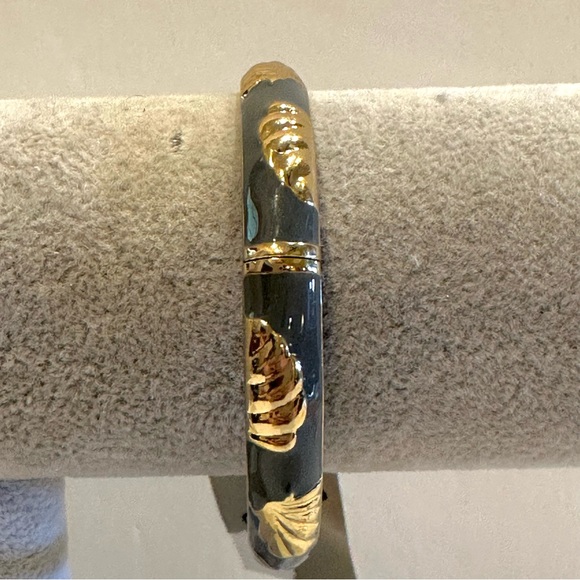 NWT Sequin by Nordstrom Clamper Bangle Bracelet- gray enamel, gold tone seashell - Picture 9 of 12